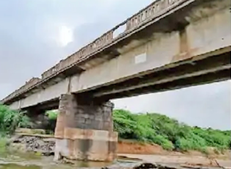 BHUJ-MUNDRA ROAD : ભુજ-મુન્દ્રા 40 કિમી માર્ગ માટે મંજૂર 35 કરોડ, ટેન્ડર પ્રક્રિયાની ઢીલને કારણે ચોમાસા બાદ મરમ્મત 1 BHUJ-MUNDRA ROAD : ભુજ-મુન્દ્રા 40 કિમી માર્ગ માટે મંજૂર 35 કરોડ, ટેન્ડર પ્રક્રિયાની ઢીલને કારણે ચોમાસા બાદ મરમ્મત BHUJ-MUNDRA