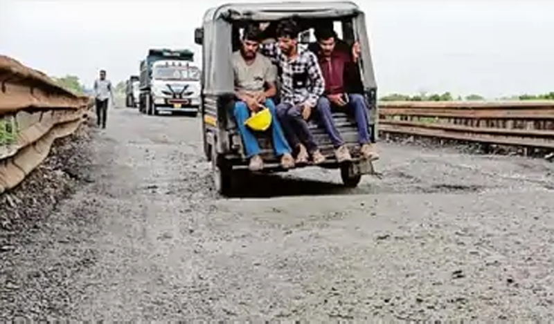 BHUJ-MUNDRA ROAD : ભુજ-મુન્દ્રા 40 કિમી માર્ગ માટે મંજૂર 35 કરોડ, ટેન્ડર પ્રક્રિયાની ઢીલને કારણે ચોમાસા બાદ મરમ્મત 2 BHUJ-MUNDRA ROAD : ભુજ-મુન્દ્રા 40 કિમી માર્ગ માટે મંજૂર 35 કરોડ, ટેન્ડર પ્રક્રિયાની ઢીલને કારણે ચોમાસા બાદ મરમ્મત BHUJ-MUNDRA ROAD
