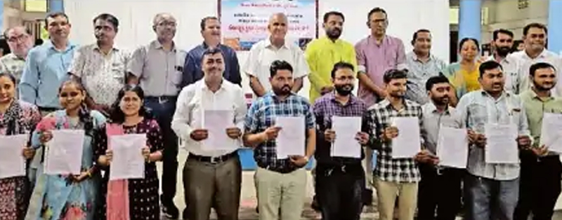 સરકારી ઉચ્ચતર માધ્યમિક ભરતી પૈકી 293 માંથી 242 શિક્ષકો હાજર થયા 2 સરકારી ઉચ્ચતર માધ્યમિક ભરતી પૈકી 293 માંથી 242 શિક્ષકો હાજર થયા શિક્ષકો 1