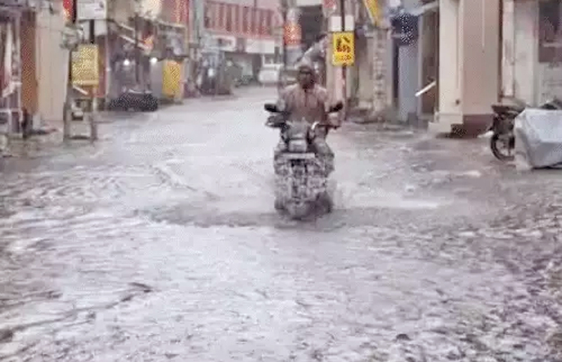 4 INCHES RAIN IN VALSAD