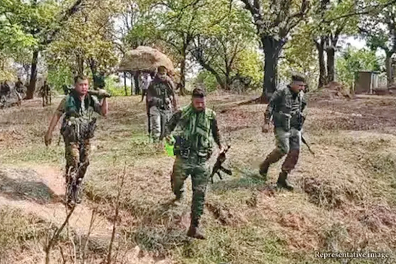 BIJAPUR 1 NAXALITES DEATH : છત્તીસગઢના બીજાપુર જિલ્લામાં સુરક્ષા દળો પર નક્સલીઓનો આડેધડ ગોળીબાર, 1 ઠાર, ગુંજેપર્તીમાં IED બ્લાસ્ટ 2 BIJAPUR 1 NAXALITES DEATH : છત્તીસગઢના બીજાપુર જિલ્લામાં સુરક્ષા દળો પર નક્સલીઓનો આડેધડ ગોળીબાર, 1 ઠાર, ગુંજેપર્તીમાં IED બ્લાસ્ટ BIJAPUR 1 NAXALITES DEATH