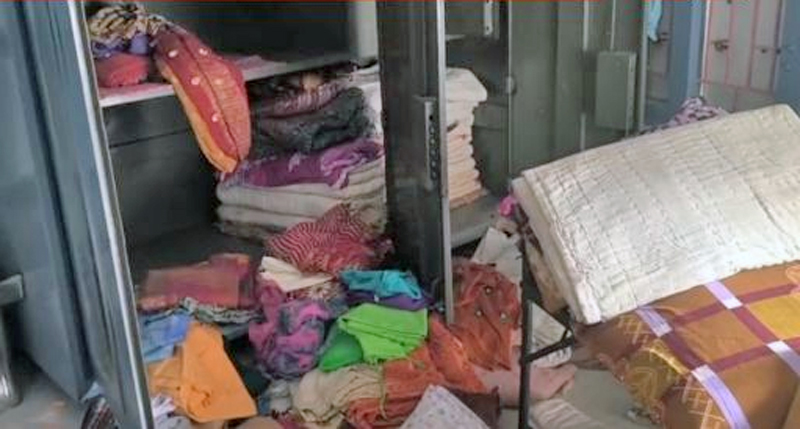 BROKEN LOKES IN 5 HOUSES : માળિયાહાટીના જુથળ ગામે એકસાથે 5 મકાનોમાં ચોરી, સ્થાનિક પોલીસ અને ગામવાસીઓમાં ચિંતા 2 BROKEN LOKES IN 5 HOUSES : માળિયાહાટીના જુથળ ગામે એકસાથે 5 મકાનોમાં ચોરી, સ્થાનિક પોલીસ અને ગામવાસીઓમાં ચિંતા BROKEN LOKES IN 5 HOUSES