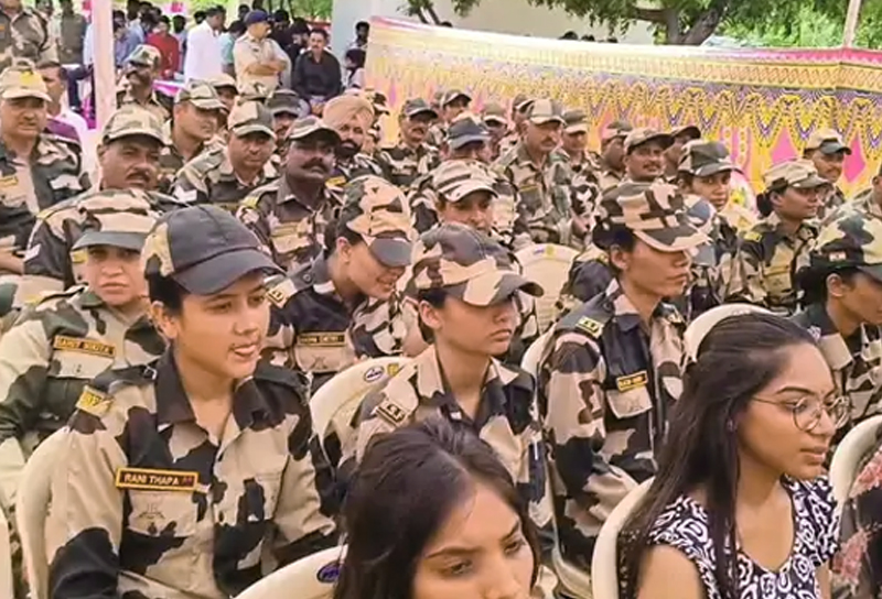 KUTCH MP CELEBRATES RAKSHABANDHAN : કચ્છના સાંસદે BSF જવાનો સાથે રક્ષાબંધનની ઉજવણી કરી, મહિલા પોલીસે વૃદ્ધોને રાખડી બાંધી. 2 KUTCH MP CELEBRATES RAKSHABANDHAN : કચ્છના સાંસદે BSF જવાનો સાથે રક્ષાબંધનની ઉજવણી કરી, મહિલા પોલીસે વૃદ્ધોને રાખડી બાંધી. CELEBRATES RAKSHABANDHAN