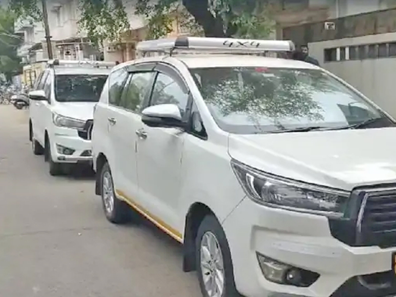 ED RAID PUMP DUMP SCAM : 1500 કરોડના કૌભાંડમાં ભાવનગરમાં ED દ્વારા SMS સ્ટોક ટીપ કૌભાંડ મામલે હનીફ શેખ ઉર્ફે ખાટકીના નિવાસસ્થાને સતત બે દિવસ તપાસ કરી. 3 ED RAID PUMP DUMP SCAM : 1500 કરોડના કૌભાંડમાં ભાવનગરમાં ED દ્વારા SMS સ્ટોક ટીપ કૌભાંડ મામલે હનીફ શેખ ઉર્ફે ખાટકીના નિવાસસ્થાને સતત બે દિવસ તપાસ કરી. ED RAID PUMP DUMP SCAM