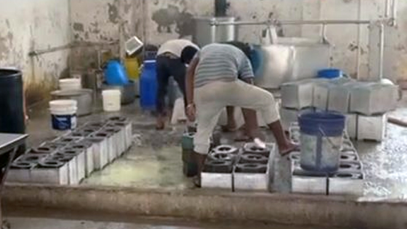 FAKE CHEESE FACTORY : મહેસાણાના વિજાપુરમાંથી બનાવટી પનીરની ફેક્ટરી ઝડપાઇ 1 FAKE CHEESE FACTORY : મહેસાણાના વિજાપુરમાંથી બનાવટી પનીરની ફેક્ટરી ઝડપાઇ FAKE CHEESE FACTORY