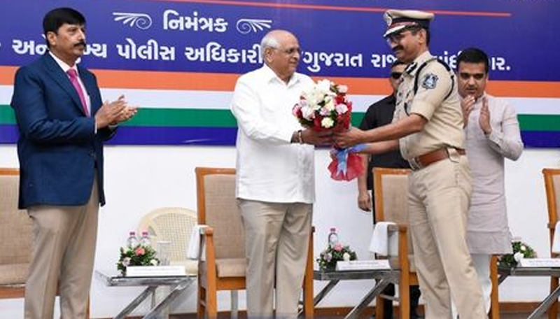 GRAND CEREMONY OF AWARDING POLICE