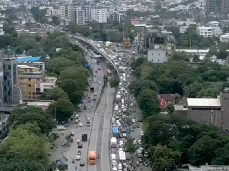 HUGE TRAFFIC OF 2  KM