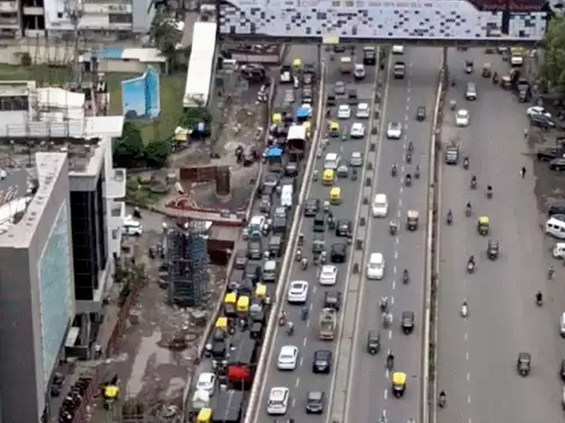 HUGE TRAFFIC OF  2 KM