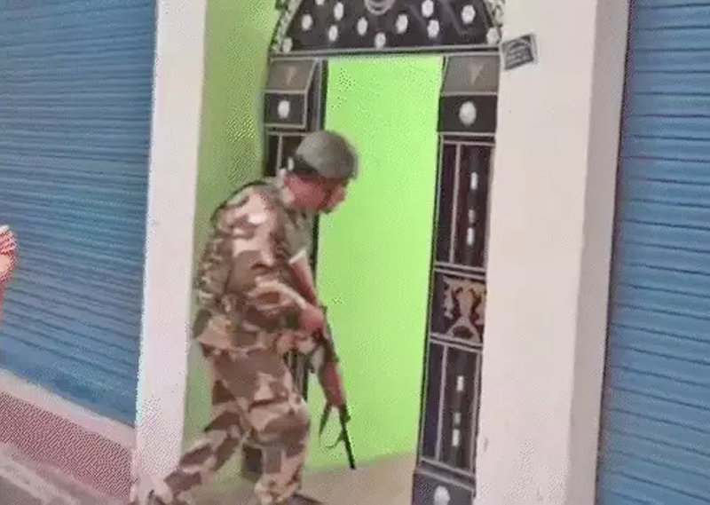KASHMIR URI LoC NEWS : કાશ્મીરના ઉરીમાં સેનાએ LoC પર આતંકવાદીઓના ઘૂસણખોરીની કોશિશ નિષ્ફળ બનાવી, 1 સૈનિક શહીદ. 1 KASHMIR URI LoC NEWS : કાશ્મીરના ઉરીમાં સેનાએ LoC પર આતંકવાદીઓના ઘૂસણખોરીની કોશિશ નિષ્ફળ બનાવી, 1 સૈનિક શહીદ. KASHMIR URI LoC