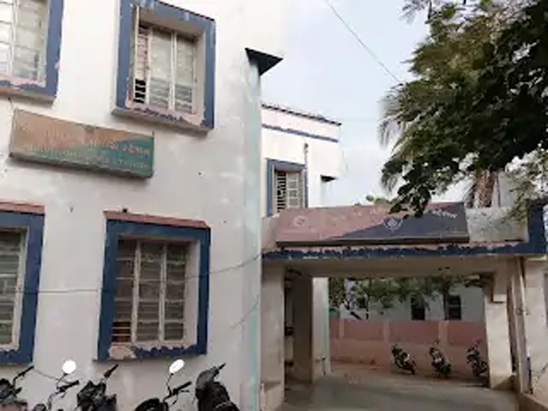 RAID FOR GAMBLING 7 PEOPLE CAUGHT : ભુજની રેજન્ટા હોટેલમાં રૂમ નંબર 404માંથી નાયબ કાર્યપાલક ઈજનેર સહિત 7 લોકોને જુગાર રમતા ઝડપી પાડ્યા. 1 RAID FOR GAMBLING 7 PEOPLE CAUGHT : ભુજની રેજન્ટા હોટેલમાં રૂમ નંબર 404માંથી નાયબ કાર્યપાલક ઈજનેર સહિત 7 લોકોને જુગાર રમતા ઝડપી પાડ્યા. RAID FOR GAMBLING 7 PEOPLE CAUGHT