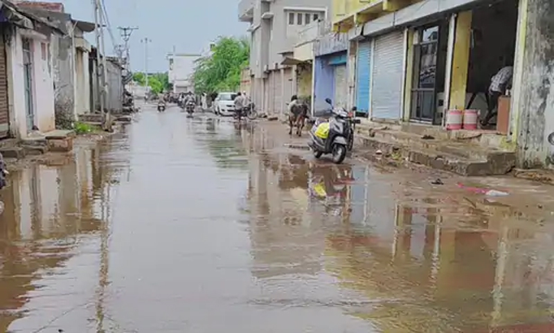 RAIN SHOWERS IN KUTCH
