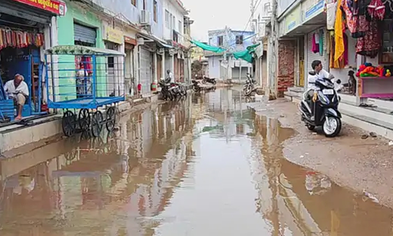 RAIN SHOWERS IN  KUTCH