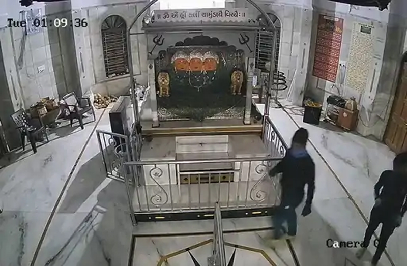 THEFT IN 4 TEMPLE AT PARNERA