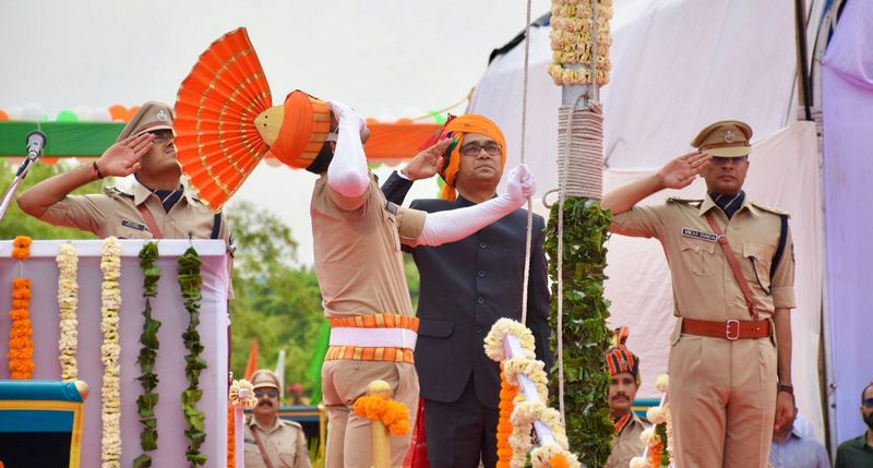 કચ્છ કલેક્ટરશ્રી આનંદ પટેલના હસ્તે ધ્વજવંદન