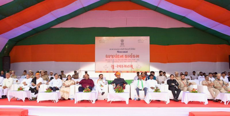 કચ્છ કલેક્ટરશ્રી આનંદ પટેલના હસ્તે ધ્વજવંદન