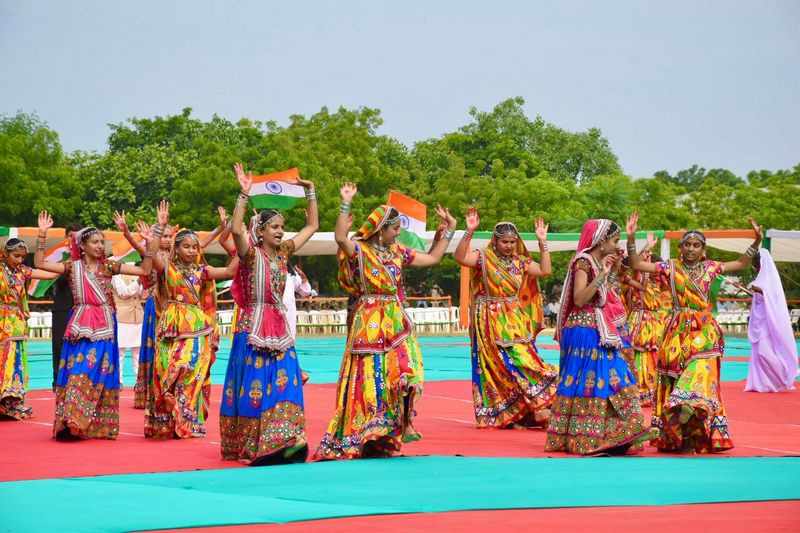 કચ્છ કલેક્ટરશ્રી આનંદ પટેલના  હસ્તે ધ્વજવંદન