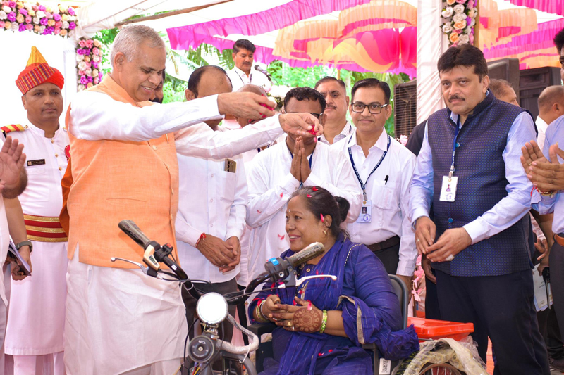 રાજ્યપાલશ્રી આચાર્ય દેવવ્રતજી : દિવ્યાંગજનો એ આપણા સમાજનું અભિન્ન અંગ છે 2 રાજ્યપાલશ્રી આચાર્ય દેવવ્રતજી : દિવ્યાંગજનો એ આપણા સમાજનું અભિન્ન અંગ છે રાજ્યપાલશ્રી આચાર્ય દેવવ્રતજી
