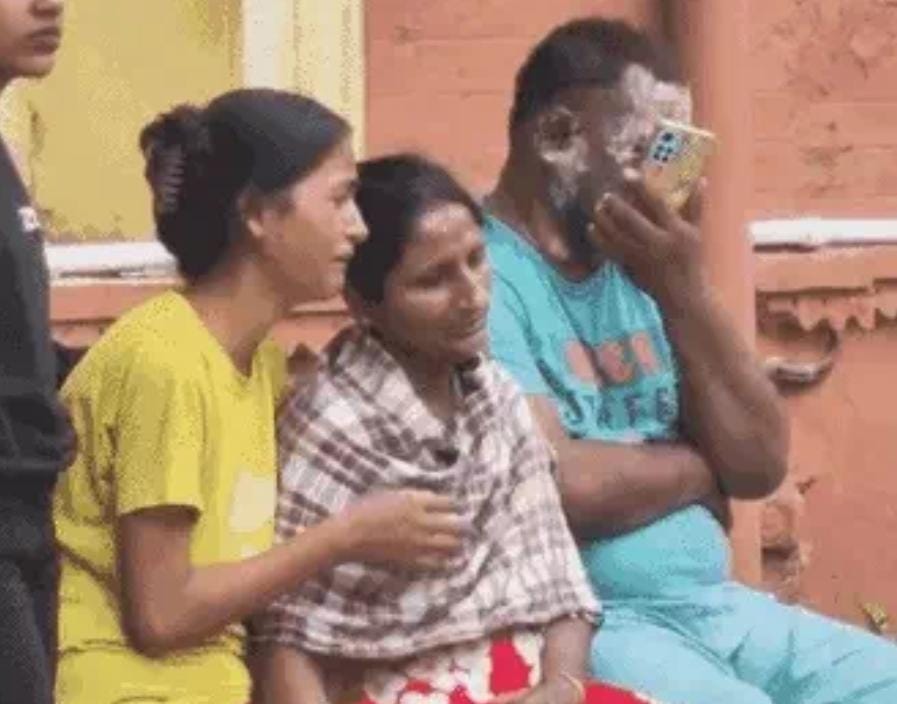 Vadodara Fire News : લાભ પાંચમે ગુજરાતમાં બની ભયાનક ઘટના, મકાનમાં બ્લાસ્ટ થતાં ત્રણ દાઝ્યા, એકનું મોત 1 Vadodara Fire News : લાભ પાંચમે ગુજરાતમાં બની ભયાનક ઘટના, મકાનમાં બ્લાસ્ટ થતાં ત્રણ દાઝ્યા, એકનું મોત