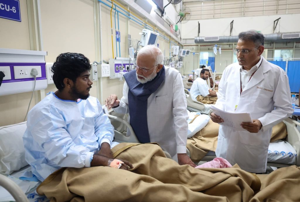 PM Modi and Delhi Blast Case : દિલ્હી બ્લાસ્ટના પીડિતોને મળ્યા બાદ બોલ્યા PM મોદી 1 PM Modi and Delhi Blast Case : દિલ્હી બ્લાસ્ટના પીડિતોને મળ્યા બાદ બોલ્યા PM મોદી
