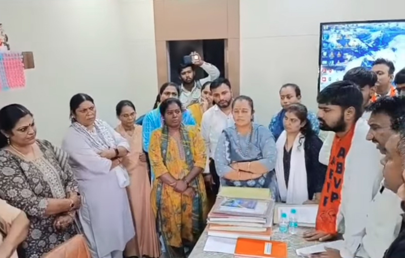GANDHIDHAM HIGHSCHOOL : માઉન્ટ કાર્મેલ હાઈસ્કૂલમાં આયોજિત ફૂડ મેળામાં નોનવેજ ભોજન પીરસવાને લઈને વિવાદ 3 GANDHIDHAM HIGHSCHOOL : માઉન્ટ કાર્મેલ હાઈસ્કૂલમાં આયોજિત ફૂડ મેળામાં નોનવેજ ભોજન પીરસવાને લઈને વિવાદ GANDHIDHAM HIGHSCHOOL