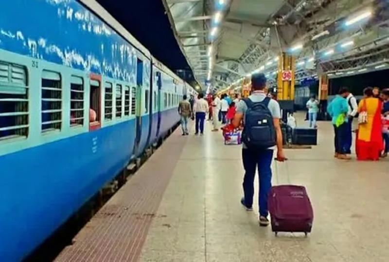 RAILWAY RESERVATION : રેલવે મુસાફરોને હવે 10 કલાક પહેલા વેઈટિંગ-RAC ટિકિટનું સ્ટેટસ ખબર પડી જશે 1 RAILWAY RESERVATION : રેલવે મુસાફરોને હવે 10 કલાક પહેલા વેઈટિંગ-RAC ટિકિટનું સ્ટેટસ ખબર પડી જશે RAILWAY RESERVATION