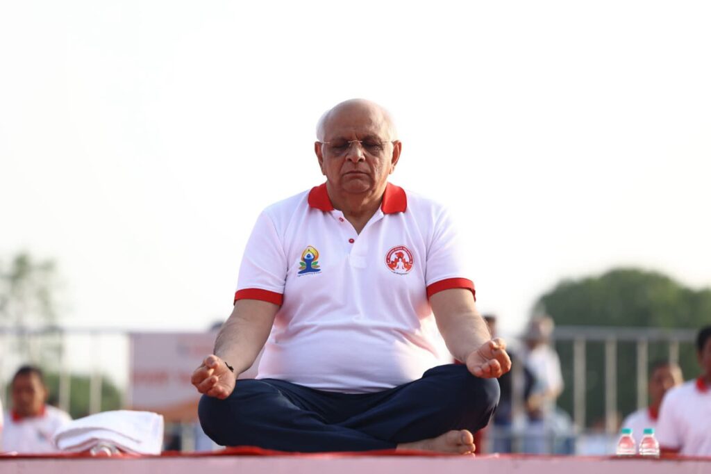 યોગમય ગુજરાત: અમદાવાદમાં અમિત શાહ, માણસામાં CM ભૂપેન્દ્ર પટેલ સહિત 1.15 કરોડથી વધુ લોકોએ કર્યો યોગાભ્યાસ 3 યોગમય ગુજરાત: અમદાવાદમાં અમિત શાહ, માણસામાં CM ભૂપેન્દ્ર પટેલ સહિત 1.15 કરોડથી વધુ લોકોએ કર્યો યોગાભ્યાસ
