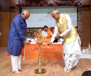 Shri Ram Katha ગુજરાત લોકભવનમાં ઐતિહાસિક શ્રીરામ કથાનો પ્રારંભ, રાજ્યપાલ આચાર્ય દેવવ્રતજીની ઉપસ્થિતિમાં ભક્તિમય માહોલ સર્જાયો 1 Shri Ram Katha ગુજરાત લોકભવનમાં ઐતિહાસિક શ્રીરામ કથાનો પ્રારંભ, રાજ્યપાલ આચાર્ય દેવવ્રતજીની ઉપસ્થિતિમાં ભક્તિમય માહોલ સર્જાયો