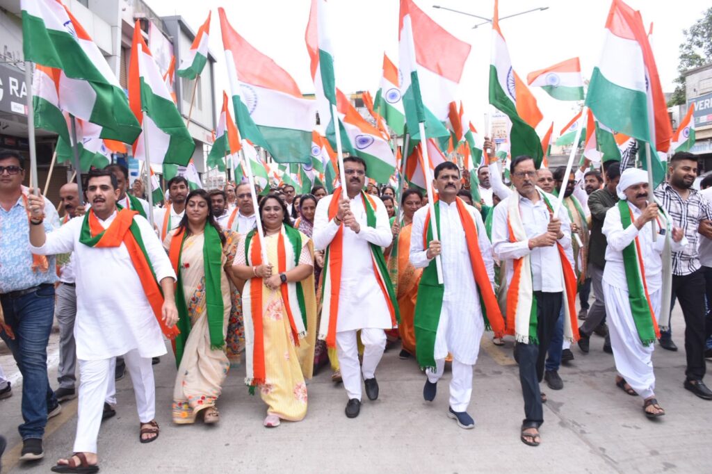 ગાંધીધામમાં હર ઘર તિરંગા અંતર્ગત જિલ્લાકક્ષાની વિશાળ તિરંગા યાત્રા 1 ગાંધીધામમાં હર ઘર તિરંગા અંતર્ગત જિલ્લાકક્ષાની વિશાળ તિરંગા યાત્રા