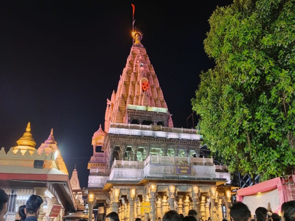 ઉજ્જૈનના મહાકાલેશ્વર જ્યોતિર્લિંગની પૌરાણિક કથા, દૂષણના વધથી લઈને મંદિરના પુનર્નિર્માણ અને મહાકાલ લોક સુધીનો રસપ્રદ ઇતિહાસ જાણો 1 ઉજ્જૈનના મહાકાલેશ્વર જ્યોતિર્લિંગની પૌરાણિક કથા, દૂષણના વધથી લઈને મંદિરના પુનર્નિર્માણ અને મહાકાલ લોક સુધીનો રસપ્રદ ઇતિહાસ જાણો